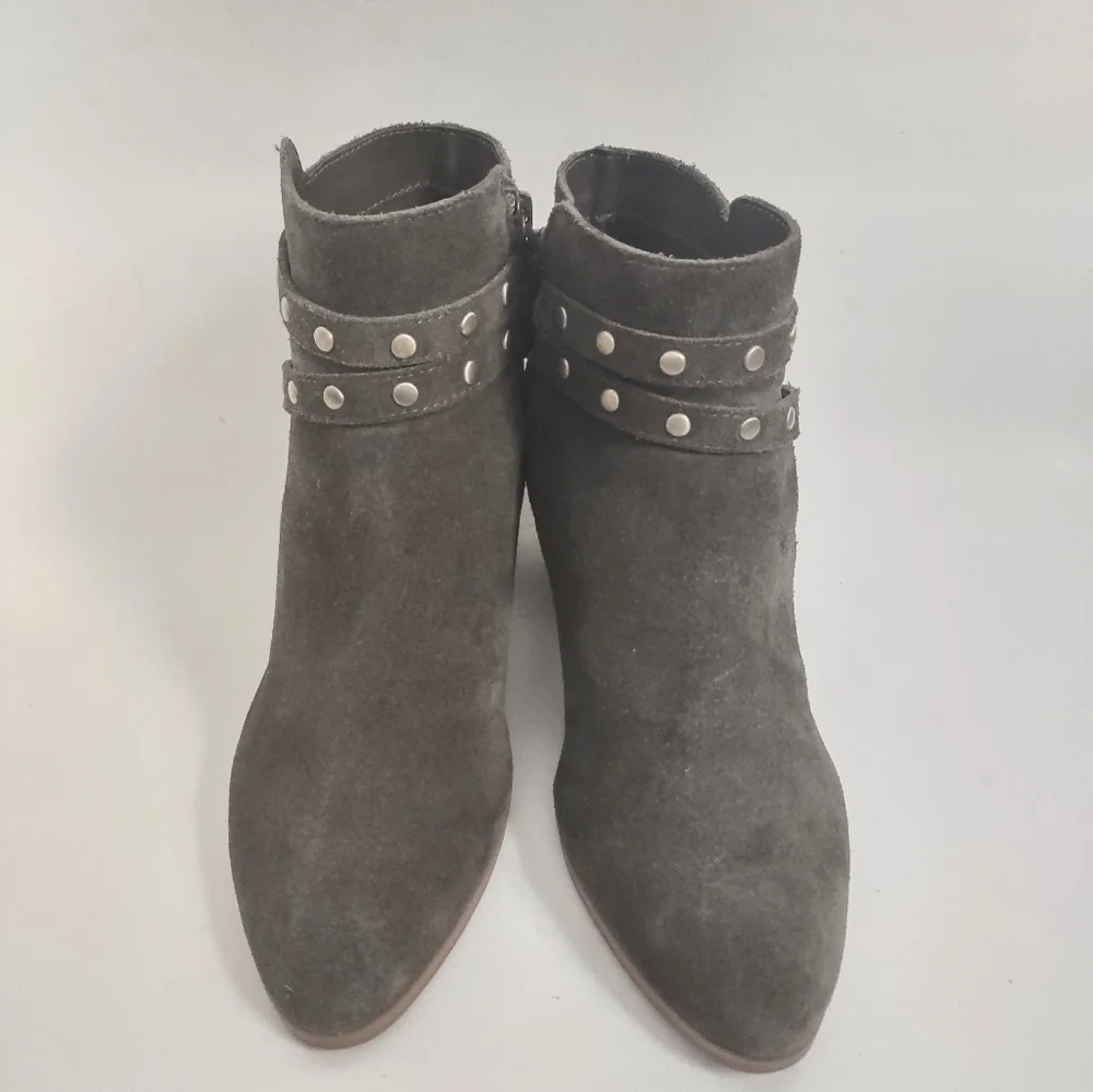 Violet & Red Boots Olive Green Suede Ankle Strappy Booties Zip Sz 6M Studded EUC